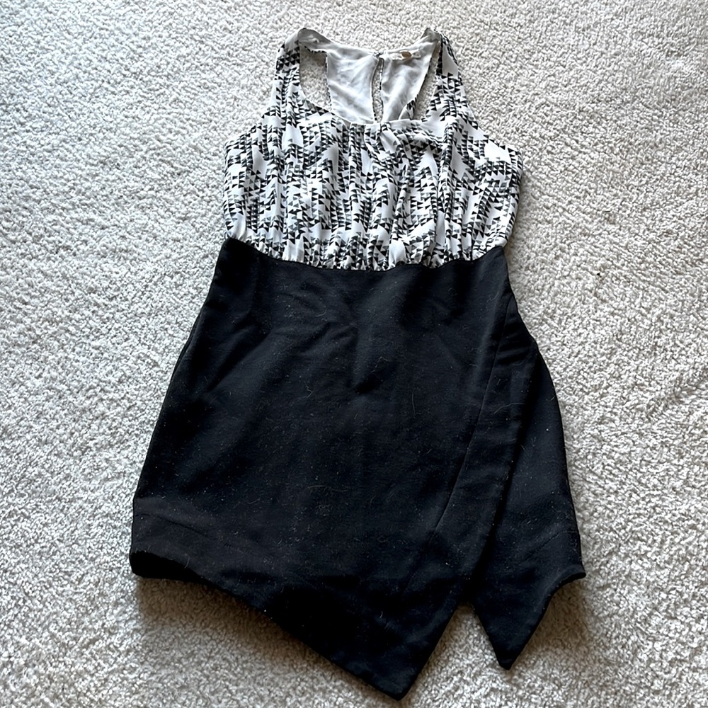 Black & white dress, printed blouse with bodycon, slit skirt.